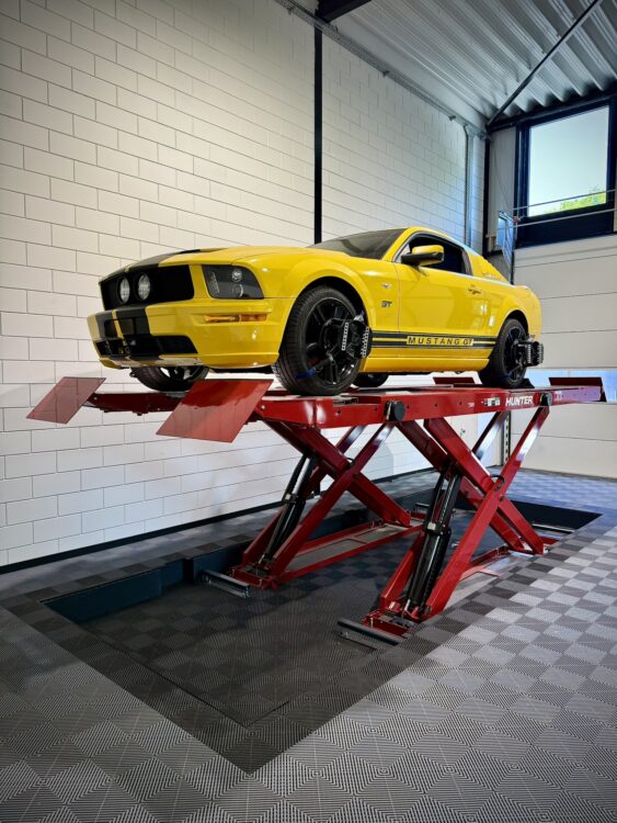 Ford Mustang uitlijnen